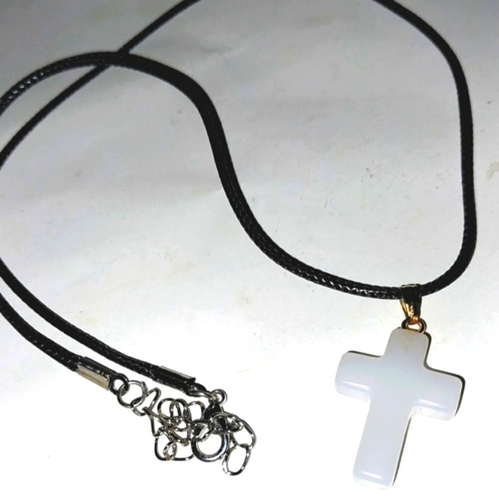 Beautiful cross necklace for women and kids - Picture 2 of 4